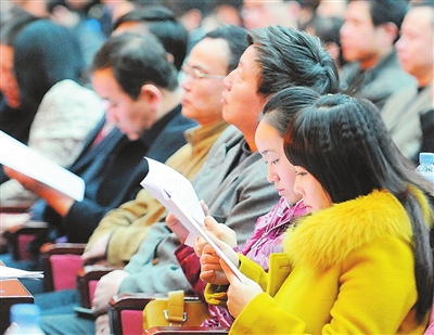 仔细阅读讲话稿中的每个内容。